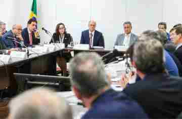  Governo busca negociação com EUA e pede apoio de empresários 